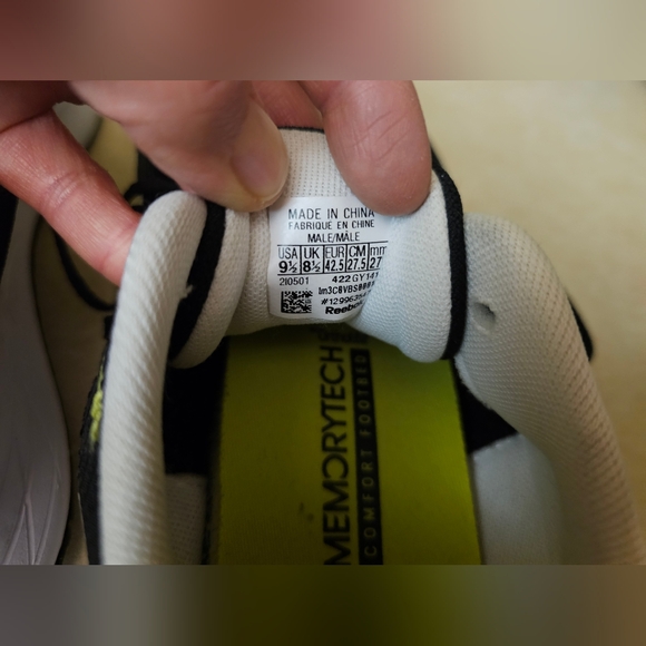 Reebok Men's size 9.5 US Memorytech - Picture 3 of 5
